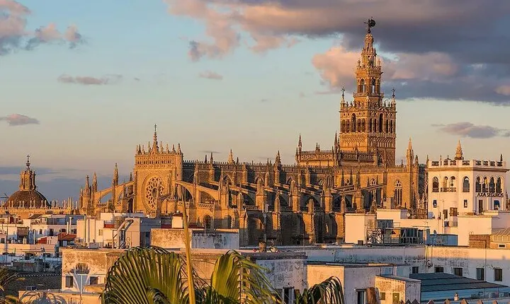 Private Tour in Alcazar and Santa Cruz Cathedral