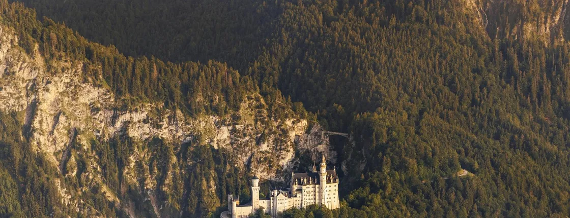 Scenic Flight Neuschwanstein, Zugspitze, the Alps, Lakes, Castles, Munich