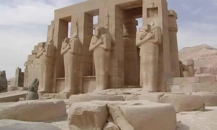 Guided Tour to Habu Temple and Ramesseum on Luxor's West Bank