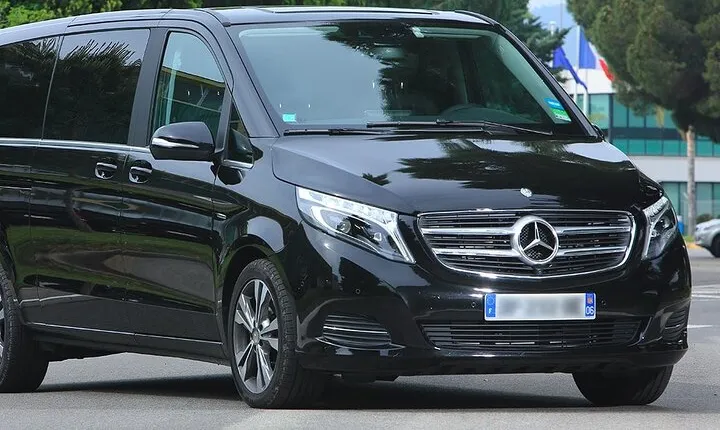 Paris Airport (CDG/ORY) Private Round Trip Transfer to Paris City