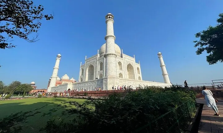 Private Taj Mahal Tour from Delhi By Gatiman Express Train 