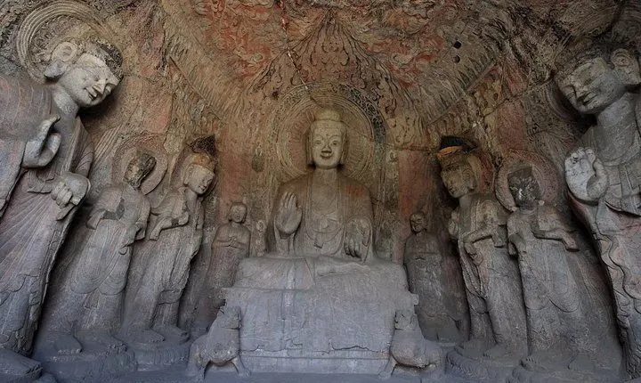 1-Day Luoyang tour to Longmen Grottoes,White Horse Temple and Old Street 