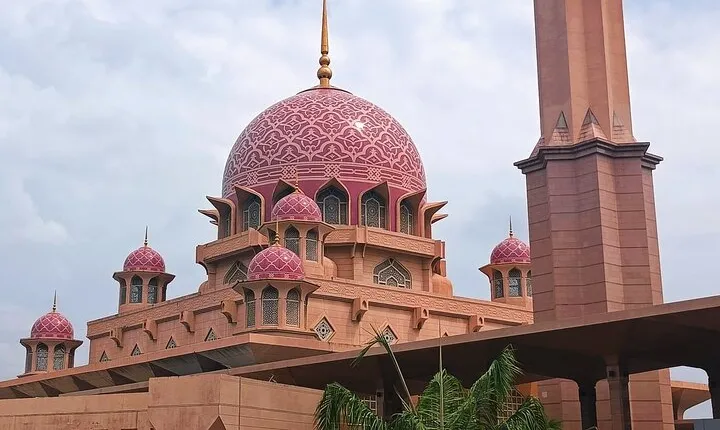 Grand KL, Putrajaya and Batu Caves Tour on Private Basis