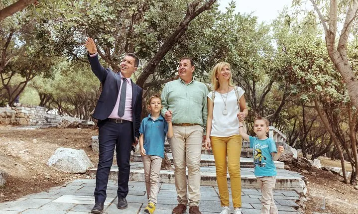 Private 2-Hour Sightseeing Experience in Athens