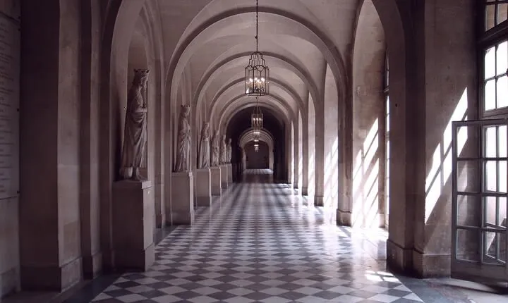 Paris Tour, Shopping, Cabaret, Lunch Cruise with CDG Transfers