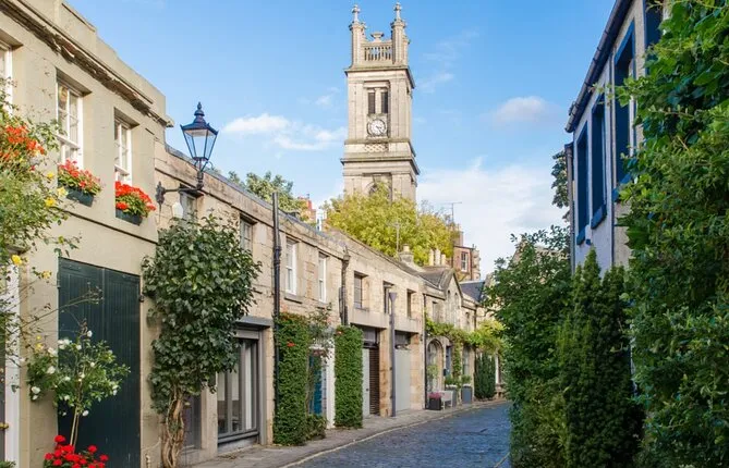 True Love Outdoor Escape Game in Romantic Edinburgh