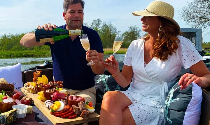Private Canal Cruise through Giethoorn