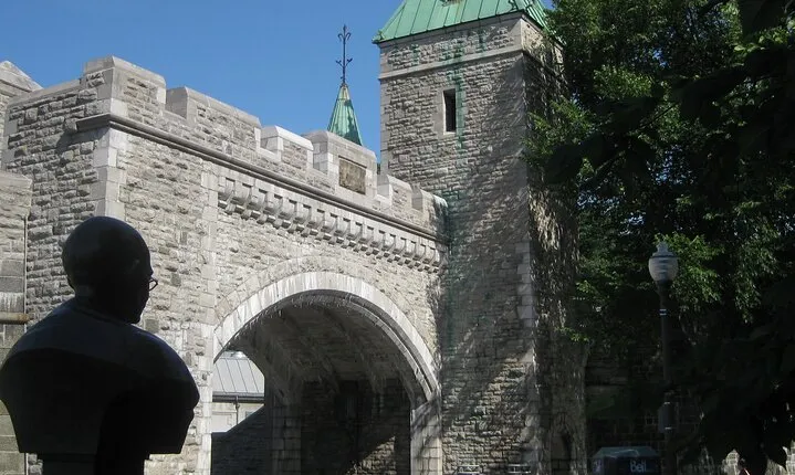 Beyond the Walls E-Bike Tour