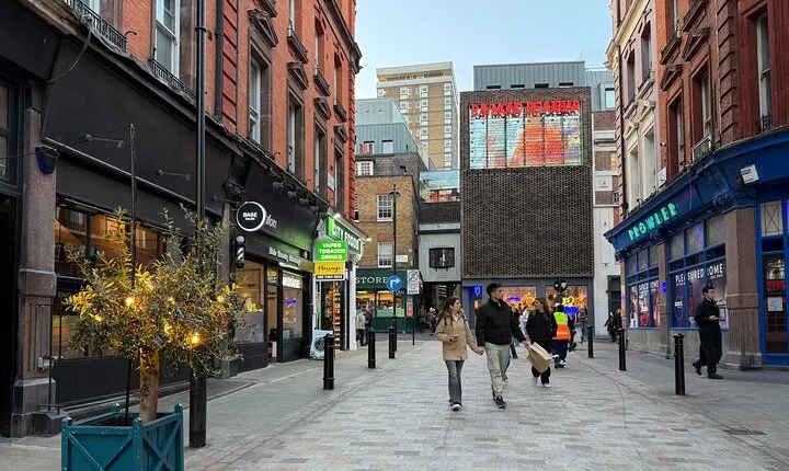 Private Secret Gay Bar Hopping Tour in Soho