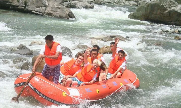 Private Full-Day trip to Fujian Hakka Tulou and a White-Water Rafting 