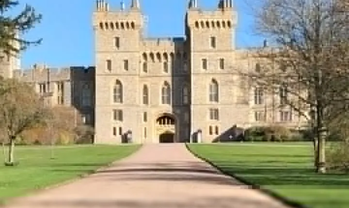 Windsor Castle and Hampton Court Private Car with Driver Guide