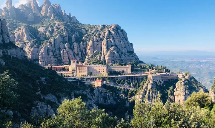 Private Day Trip to Montserrat from Barcelona with a local