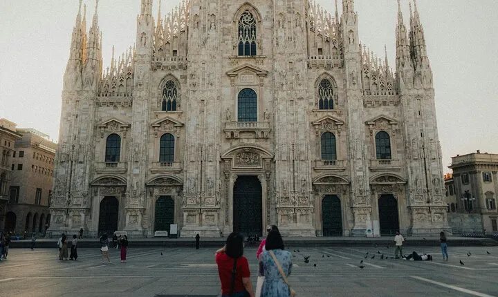 Majestic Milan: Professional Photoshoot at the Iconic Duomo