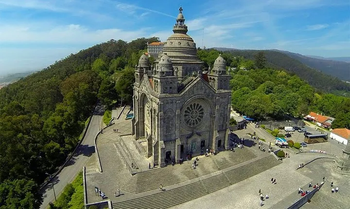 Private Tour: Viana do Castelo, Ponte de Lima and Braga from Porto
