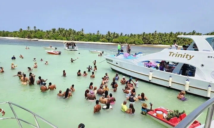 Party in Catamaran in Punta Cana open bar
