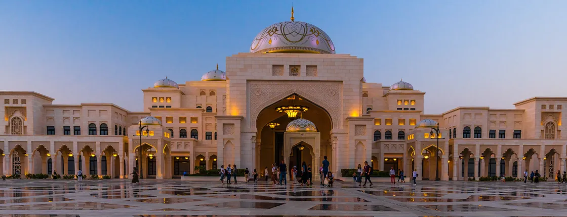 Private full-day tour of Abu Dhabi and Qasr al Watan