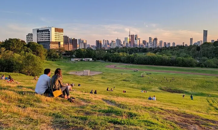 Cabbagetown In Colour: A Walking Tour of Toronto