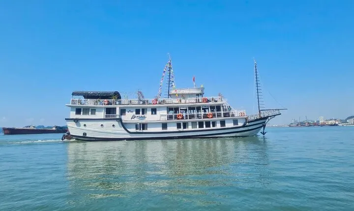 Renea Cruises 2-Day Voyage Through Bai Tu Long's Untouched Beauty