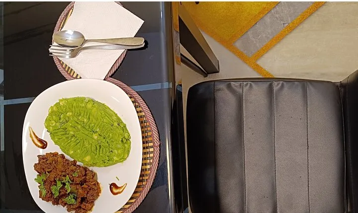 Traditional Kenyan Dining Experience
