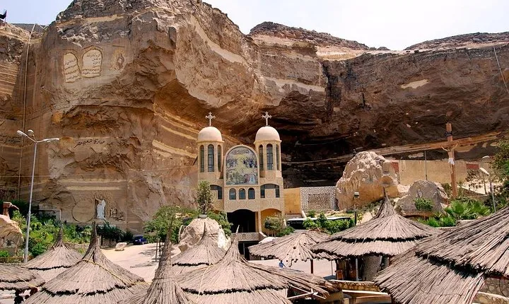 Private day tour to Giza pyramids and Cave Church with camel ride
