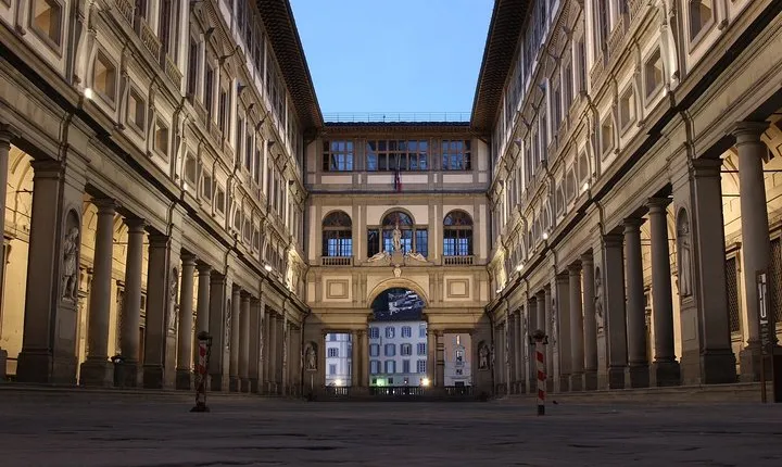 Skip the line Uffizi and Accademia private guided tour