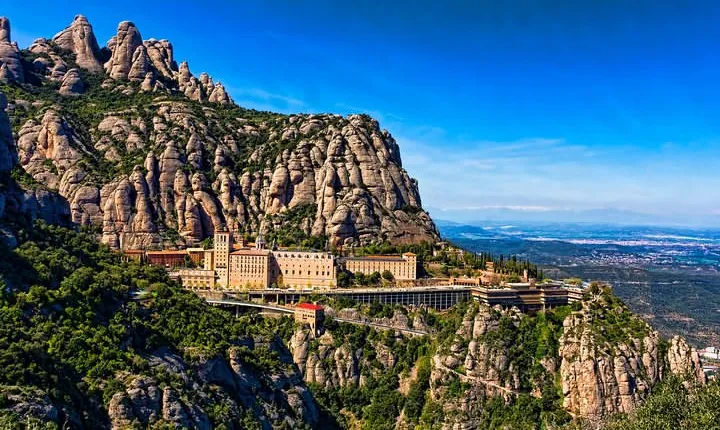 Montserrat Private Guided Tour with Pick up