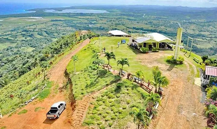 Round mountain and Esmeralda beach tour from Uvero Alto
