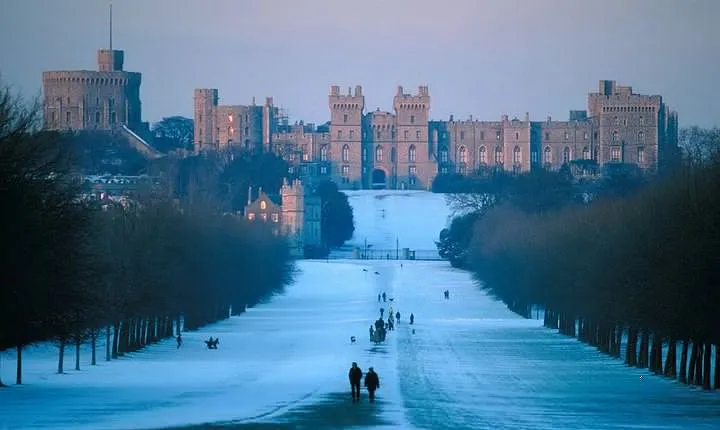 Salisbury, Stonehenge, Bath and Windsor with Christmas Lunch