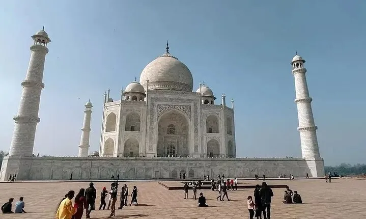 Taj Mahal Fast Track Entry with Guided Tour from Agra