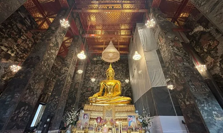 3 Remarkable Temples Walking Tour in Bangkok