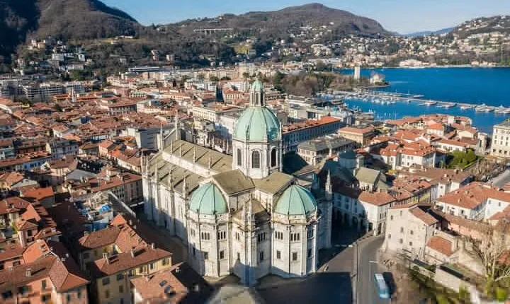 Como: Guided City Walking Tour with Cruise Ticket