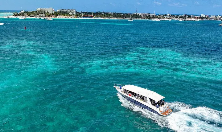 Sailing away-Island Adventour Yacht - Isla Mujeres Beach Club
