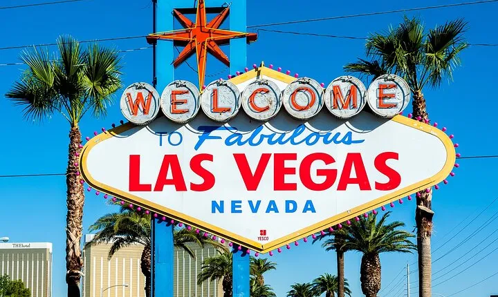 Las Vegas with Hoover Dam, 2-Days Tour from LA