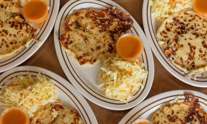 5-course Walking Food Tour in Dallas : Cocktail package available