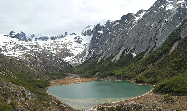 15" flight ushuaia and Emerald lagoon " Helicopter Overflight