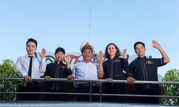 Halong Deluxe Day Tour Small Group on Boat Transfer by Limousine