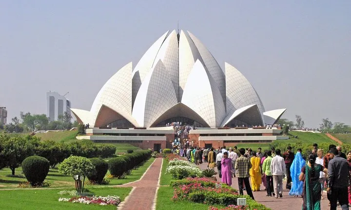 Private Delhi tour with Lotus Temple, ISKCON and Connaught Place with Dinner