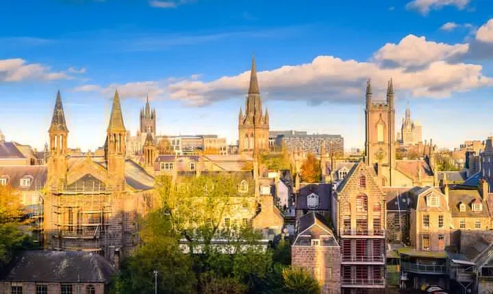 Welcome to Aberdeen: Private 2-hour Highlights Walking Tour