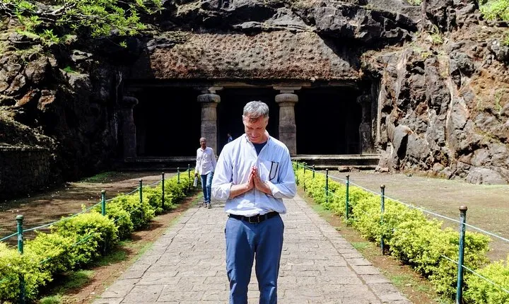 Elephanta Caves: Island Tour with a Local Guide