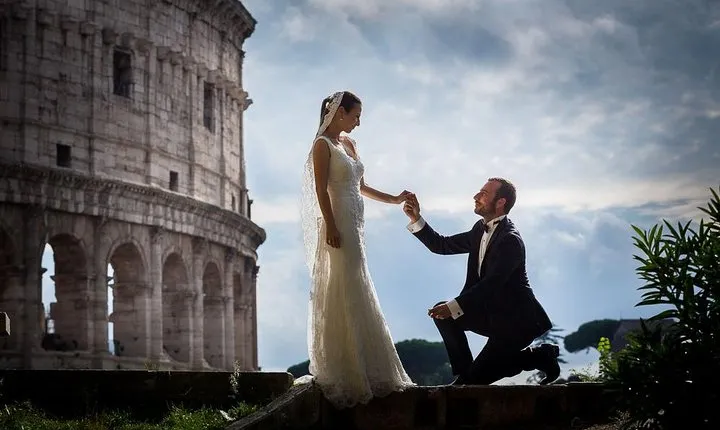 Honeymooners Rome Tour with Professional Photographer and Driver