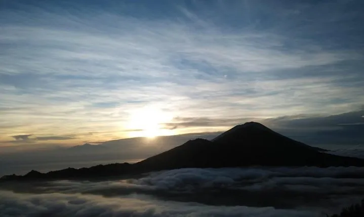 Mount Batur Volcano - Sunrise Trekking with White Water Rafting