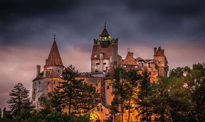 2-Day Halloween Transylvania Experience from Bucharest including a Costume Party at Dracula's Castle
