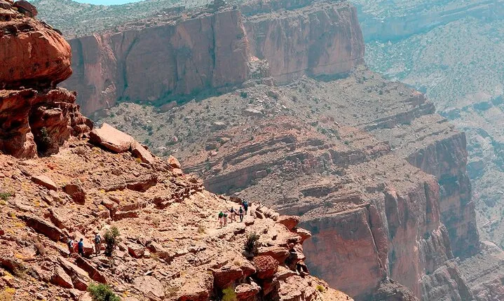 Private Explore Oman Grand Canyon, Jebel Shams and Nizwa
