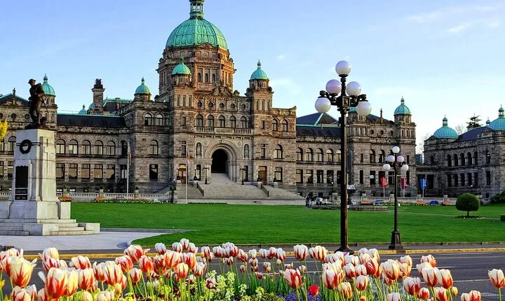 Tour of Butchart Gardens and Victoria from Vancouver