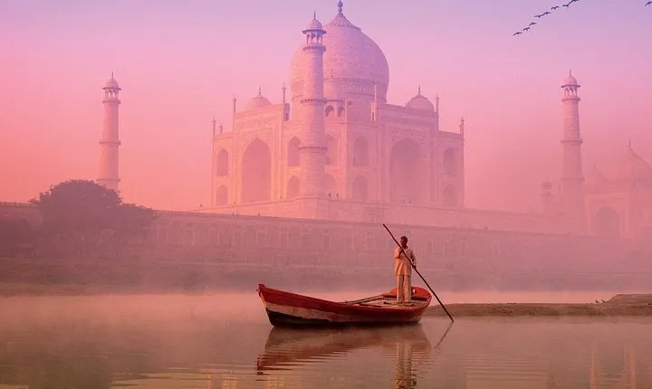 Taj Mahal Sunrise Tour from Delhi by Private Car