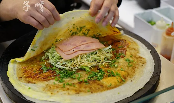 Beijing small group Morning Breakfast tour at local restaurants.