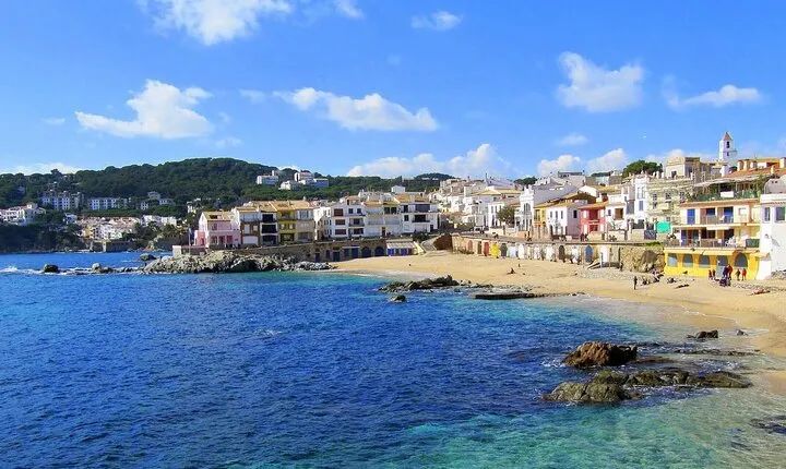 Private Dali Museum and Costa Brava Tour from Barcelona