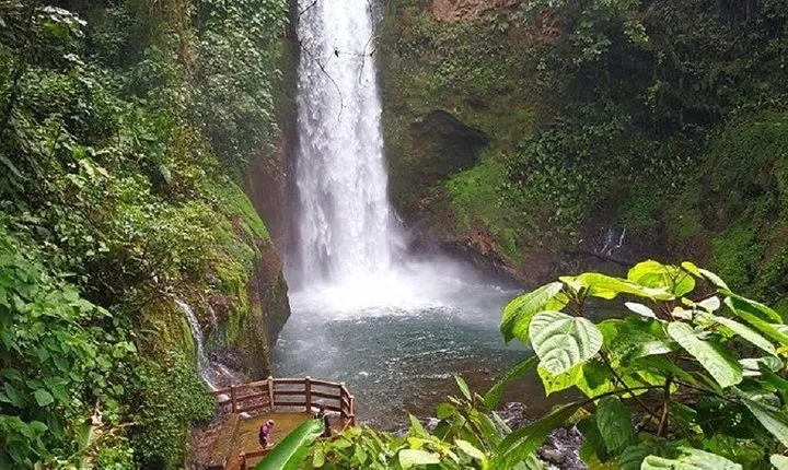 La Paz Waterfalls