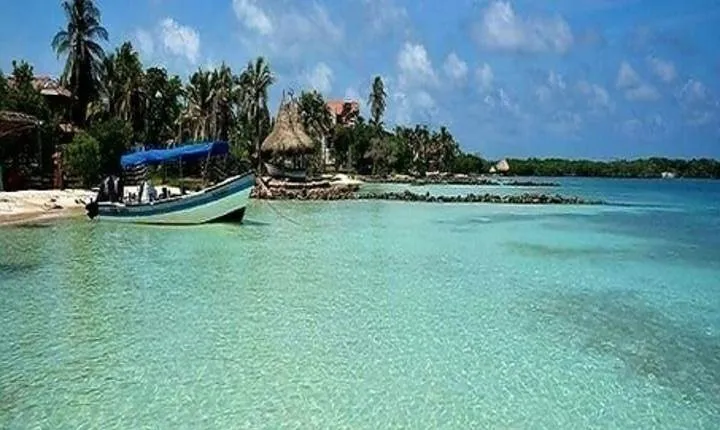 Isla Tierra Bomba Tropical Inn Cartagena Tour