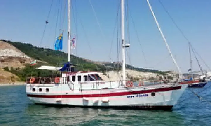 Superb Black Sea Yacht Picnic with Food & Drinks